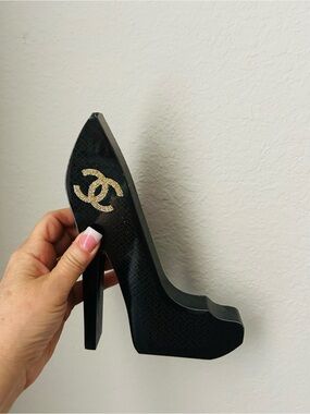 Unbranded black decor heel (1)